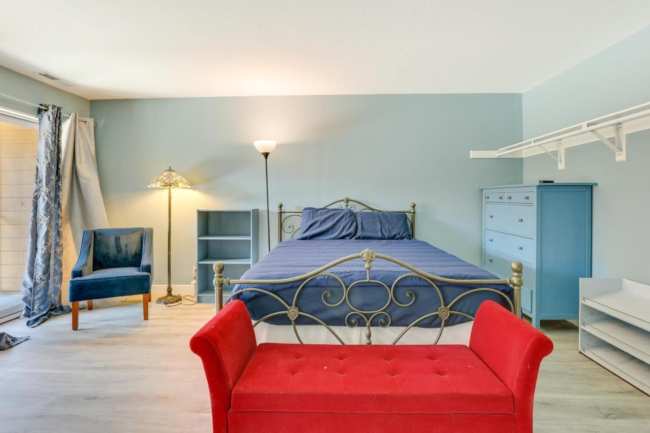 With Private Balcony And Pool Access!