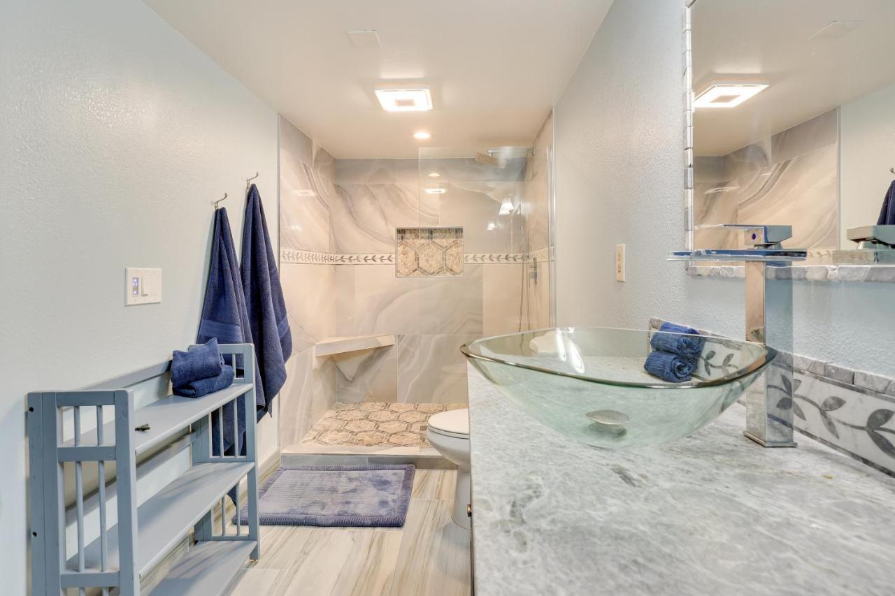 With Private Balcony And Pool Access! Apartment